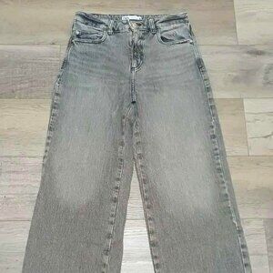 Zara Women's Relaxed Fit Mom Jeans
